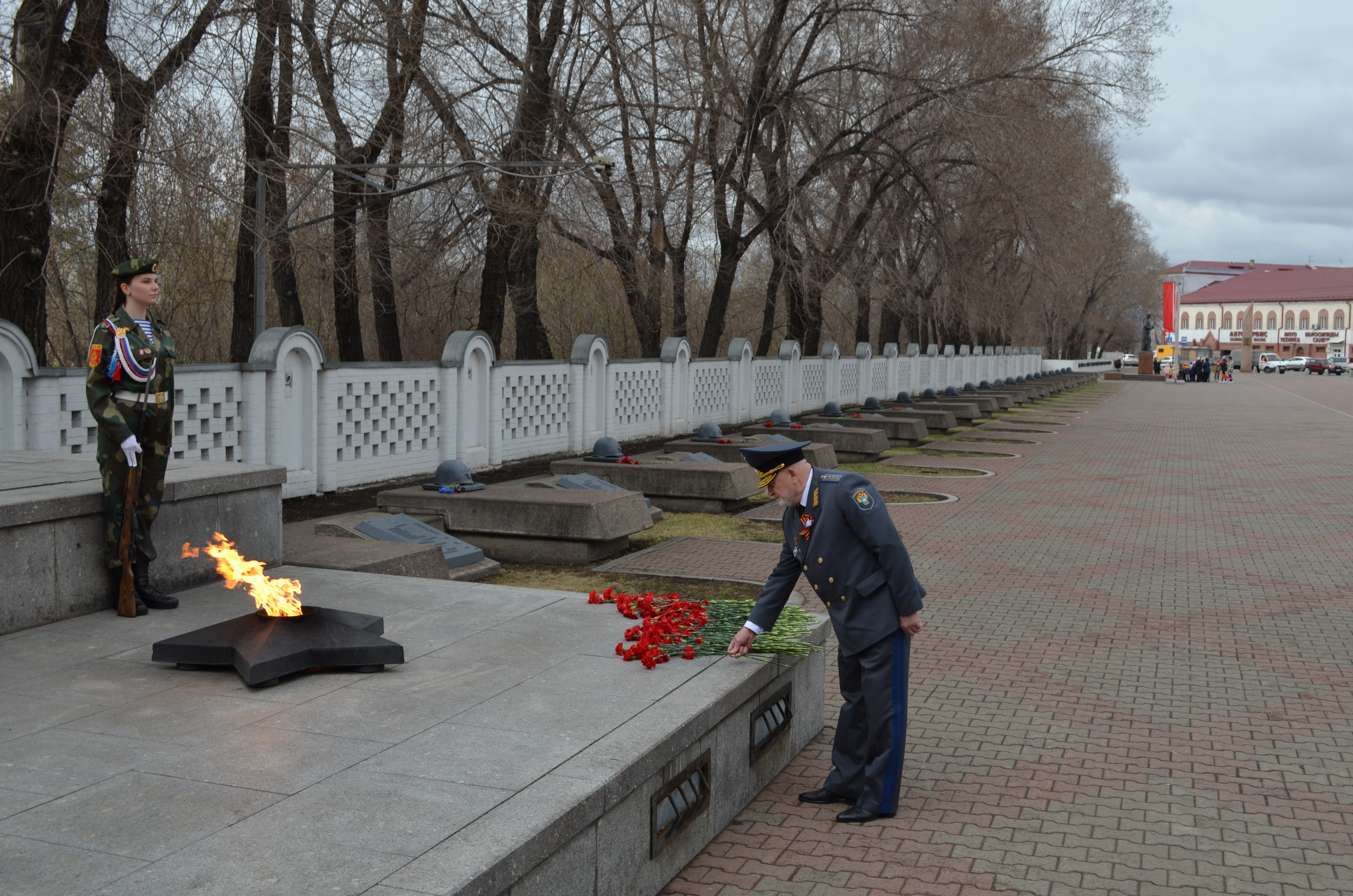 Сотрудники МТУ Ространснадзора по СФО (г. Красноярск) возложили цветы к вечному огню